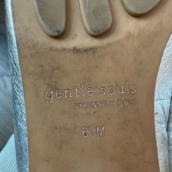 Gentle Souls by Kenneth Cole Eugene Flat Silver (Size 6.5) - Picture 10 of 10